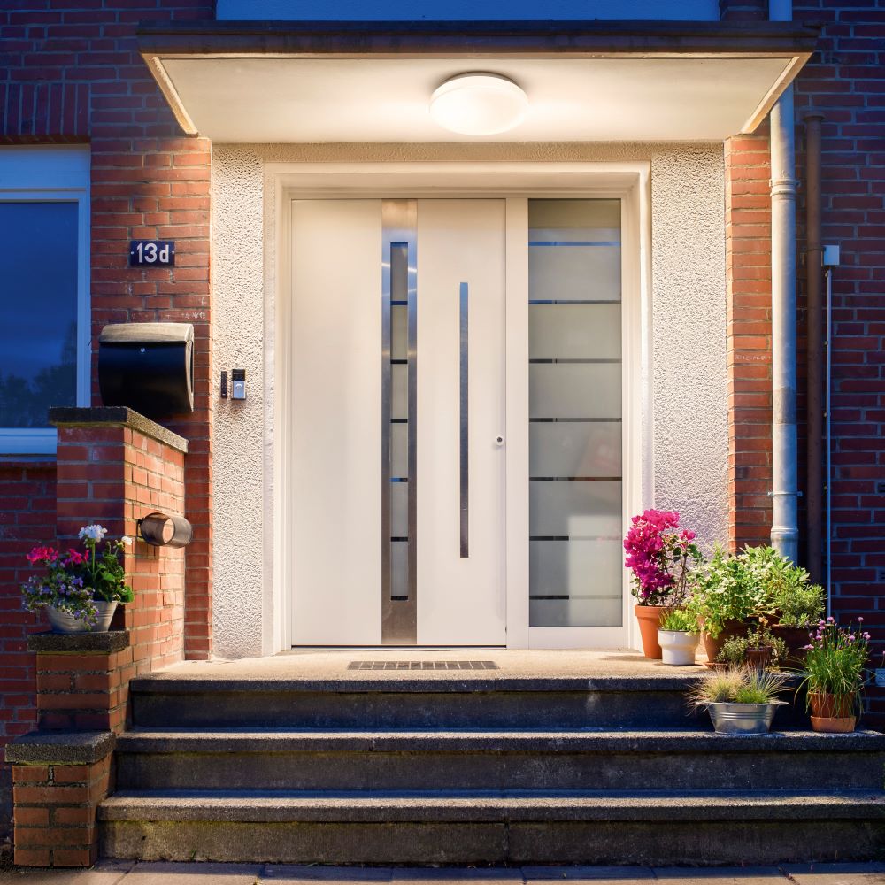 warm white outdoor lighting