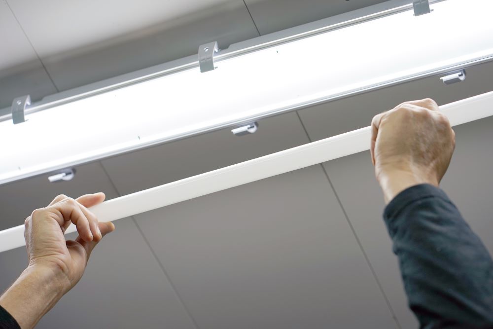 remove fluorescent light
